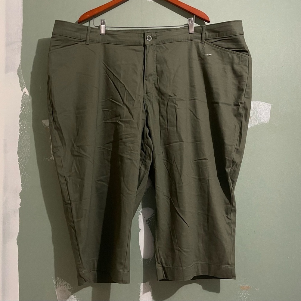 St. John’s Bay Military Green Capri Pants